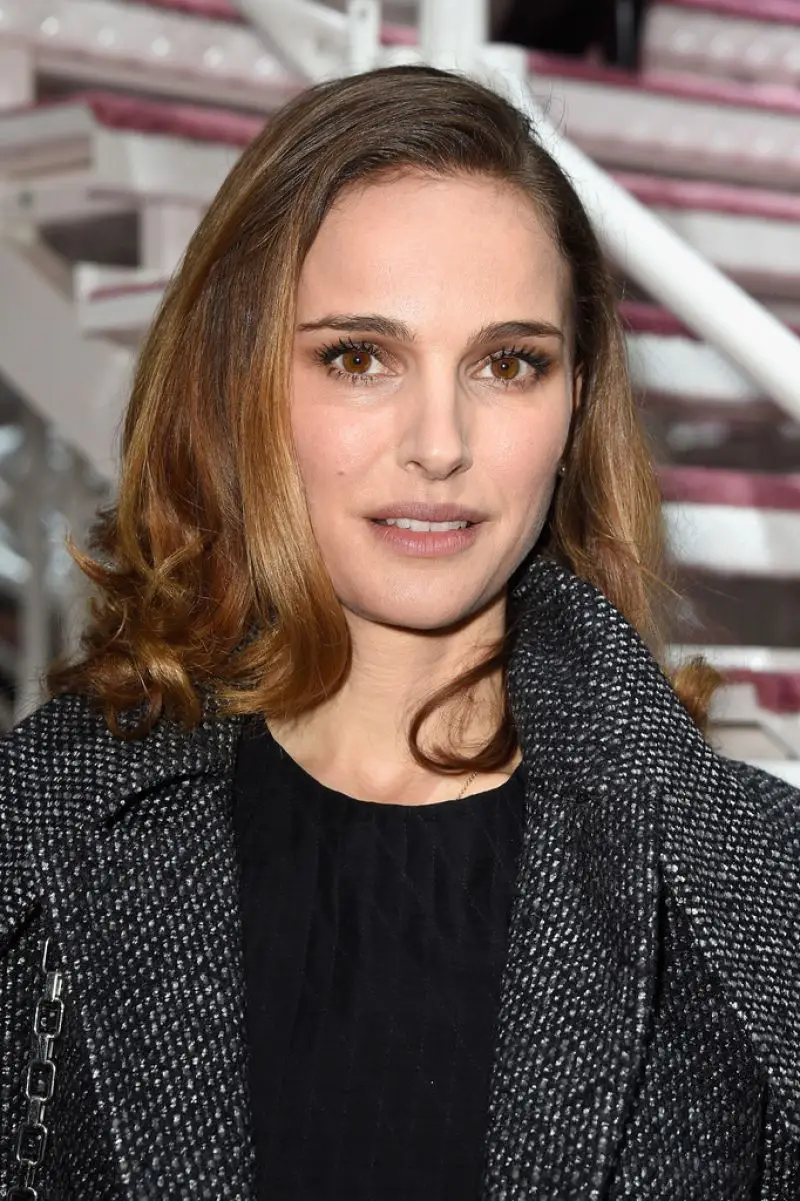 natalie portman stills at christian dior fashion show in paris 2015